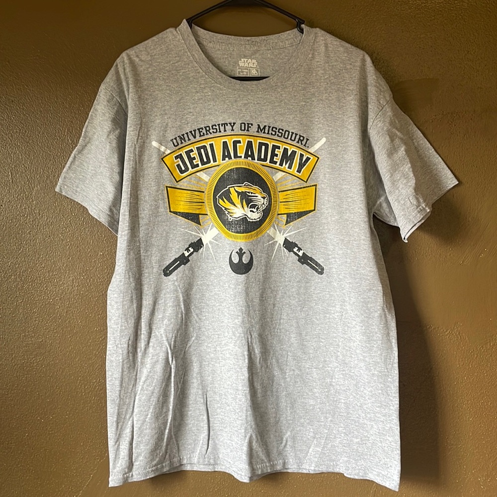Star Wars & University of Missouri “Jedi Academy” Graphic Tee / Size Large